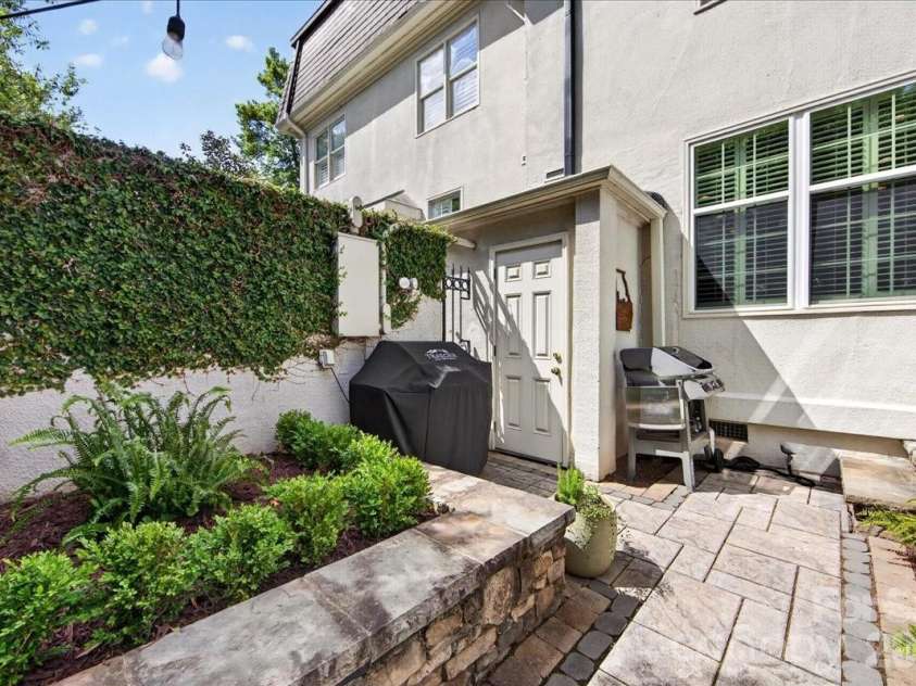 202 Perrin Place, Charlotte, NC 28207.  MLS# CAR4372798, YatesRealty ID 22270. Rear Terrace