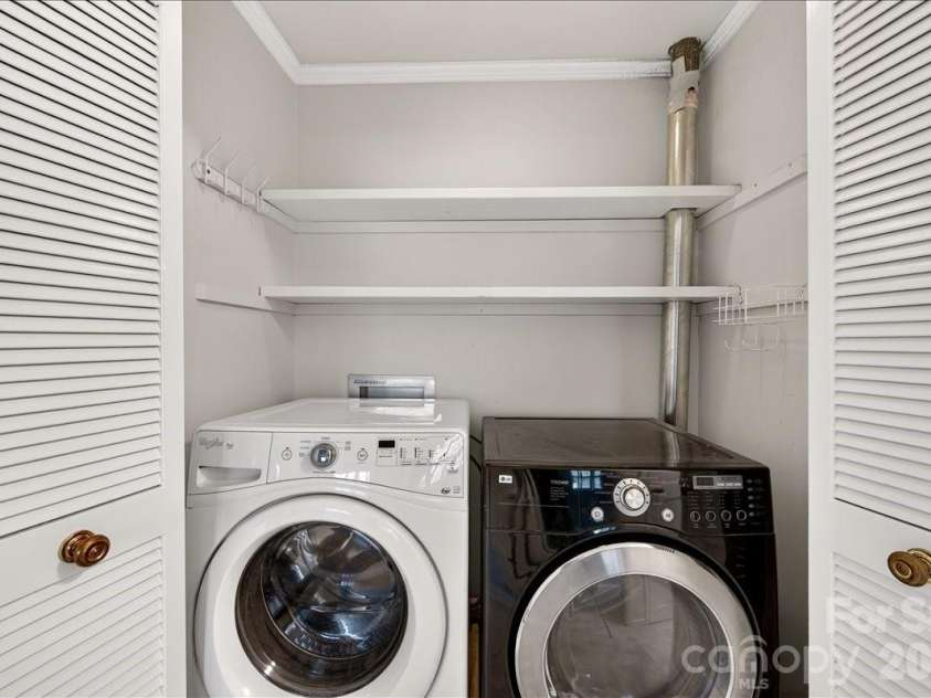 202 Perrin Place, Charlotte, NC 28207.  MLS# CAR4372798, YatesRealty ID 22270. Upstairs Laundry