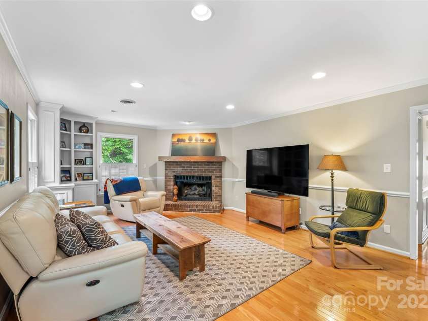 23 Forest Edge Drive, Asheville, NC 28806.  MLS# CAR4272618, YatesRealty ID 22271. 