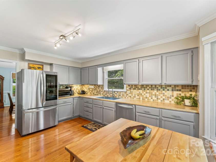 23 Forest Edge Drive, Asheville, NC 28806.  MLS# CAR4272618, YatesRealty ID 22271. 