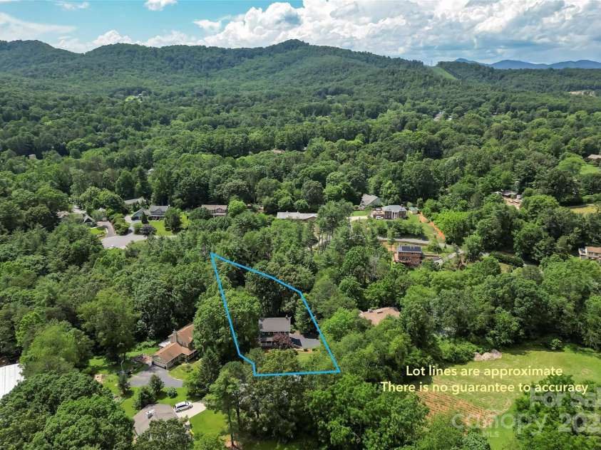 23 Forest Edge Drive, Asheville, NC 28806.  MLS# CAR4272618, YatesRealty ID 22271. 