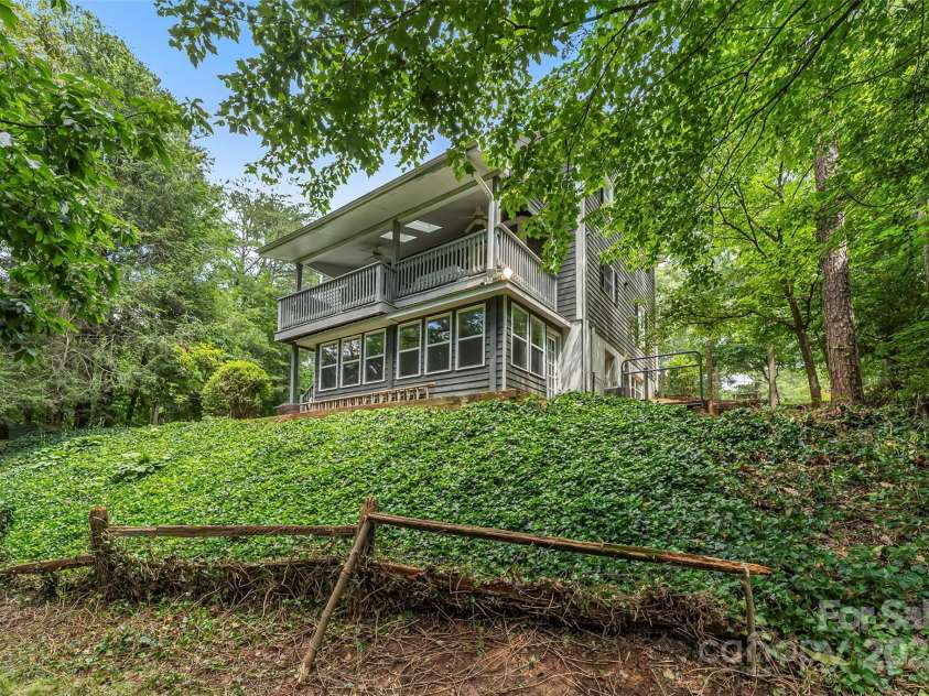 23 Forest Edge Drive, Asheville, NC 28806.  MLS# CAR4272618, YatesRealty ID 22271. 