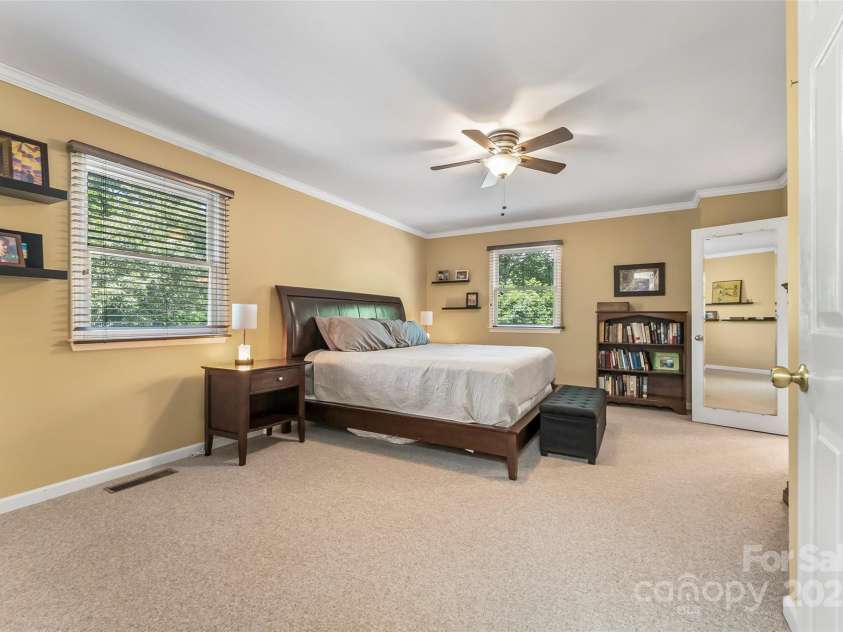 23 Forest Edge Drive, Asheville, NC 28806.  MLS# CAR4272618, YatesRealty ID 22271. Spacious primary suite