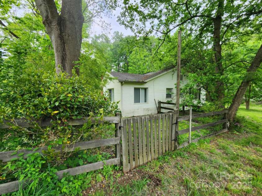 35643 City Lake Drive, Albemarle, NC 28001.  MLS# CAR4250915, YatesRealty ID 22272. 