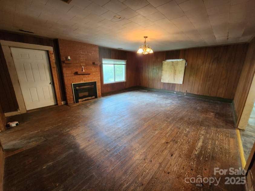 35643 City Lake Drive, Albemarle, NC 28001.  MLS# CAR4250915, YatesRealty ID 22272. Living Room