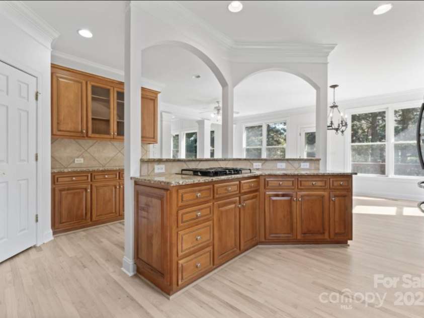 15009 Lisha Lane, Charlotte, NC 28277.  MLS# CAR4239343, YatesRealty ID 22273. 