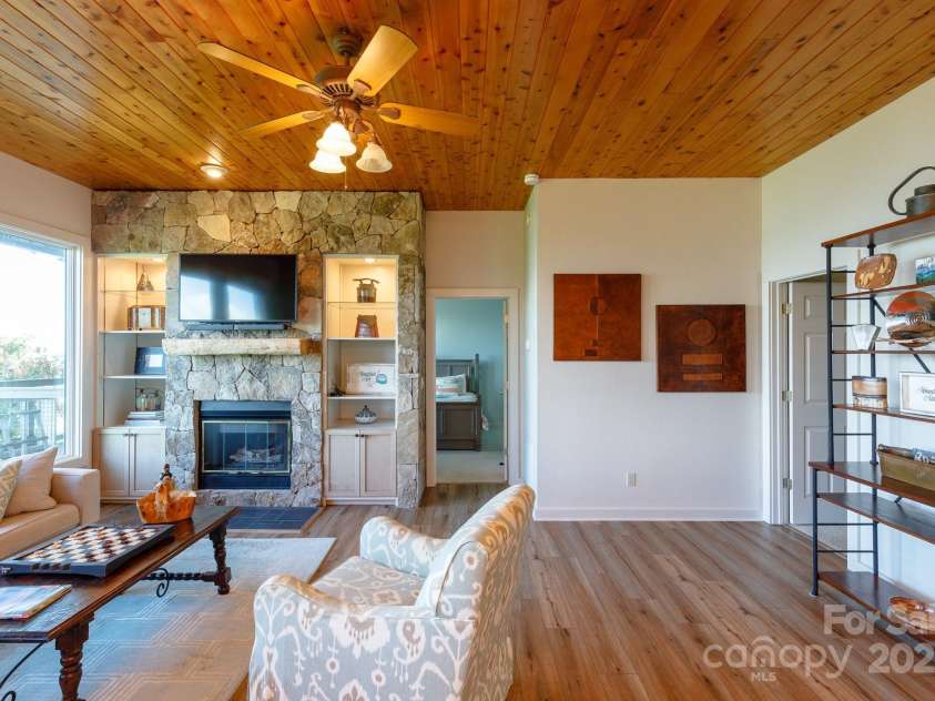 114 Slickrock Road, Burnsville, NC 28714.  MLS# CAR4269571, YatesRealty ID 22275. 