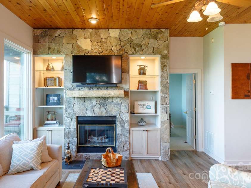 114 Slickrock Road, Burnsville, NC 28714.  MLS# CAR4269571, YatesRealty ID 22275. 