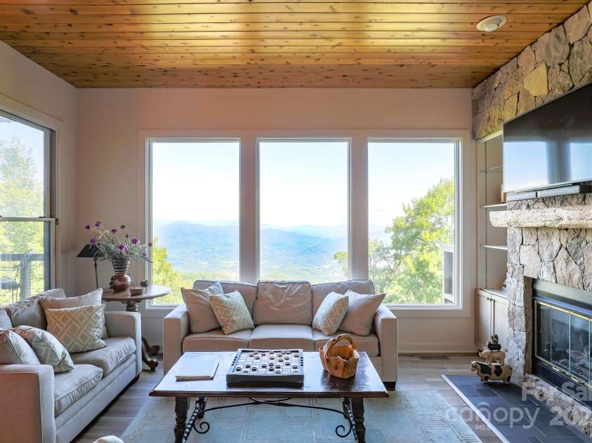 114 Slickrock Road, Burnsville, NC 28714.  MLS# CAR4269571, YatesRealty ID 22275. 