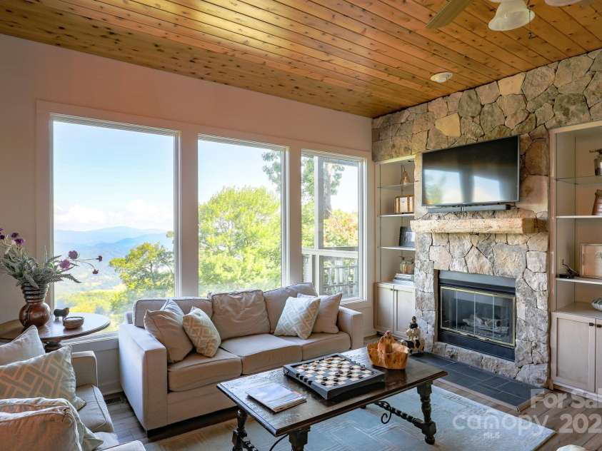 114 Slickrock Road, Burnsville, NC 28714.  MLS# CAR4269571, YatesRealty ID 22275. 