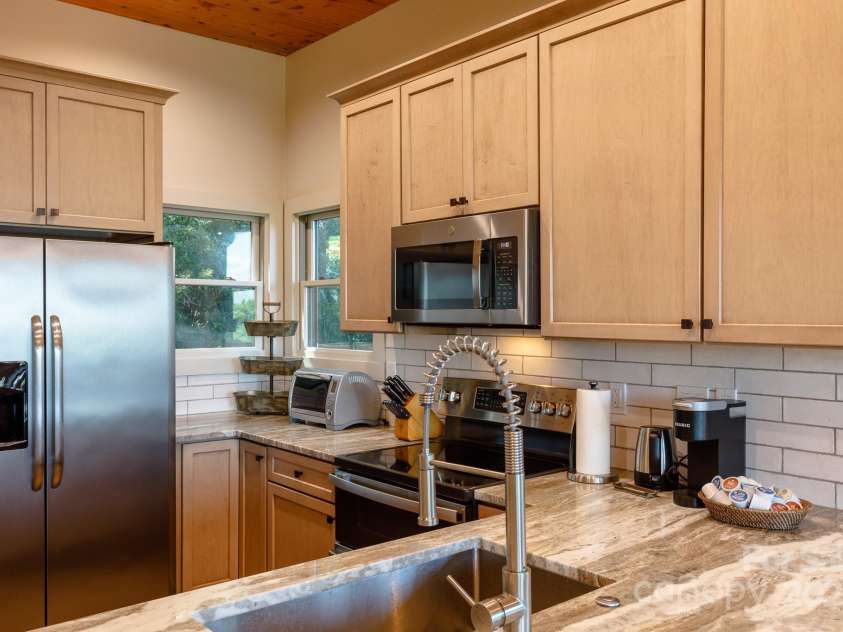 114 Slickrock Road, Burnsville, NC 28714.  MLS# CAR4269571, YatesRealty ID 22275. 