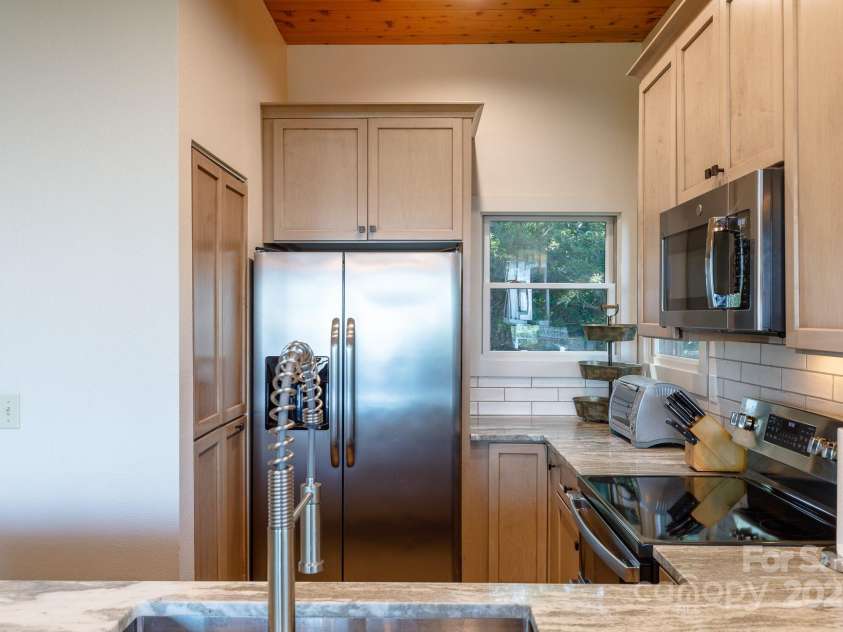 114 Slickrock Road, Burnsville, NC 28714.  MLS# CAR4269571, YatesRealty ID 22275. 