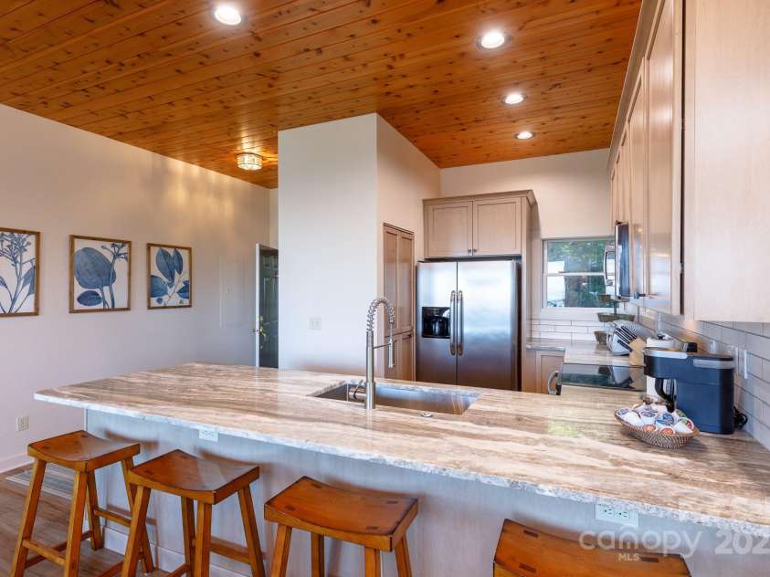 114 Slickrock Road, Burnsville, NC 28714.  MLS# CAR4269571, YatesRealty ID 22275. 