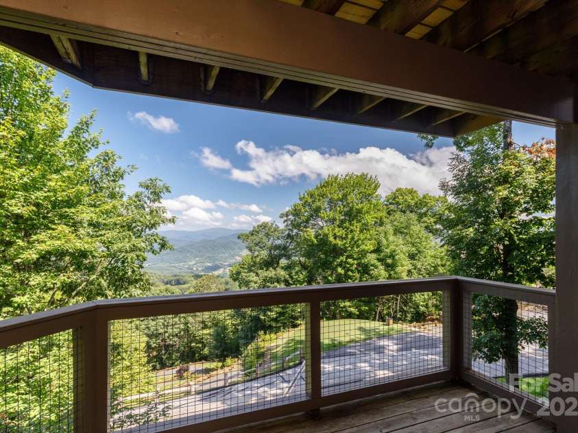 114 Slickrock Road, Burnsville, NC 28714.  MLS# CAR4269571, YatesRealty ID 22275. 