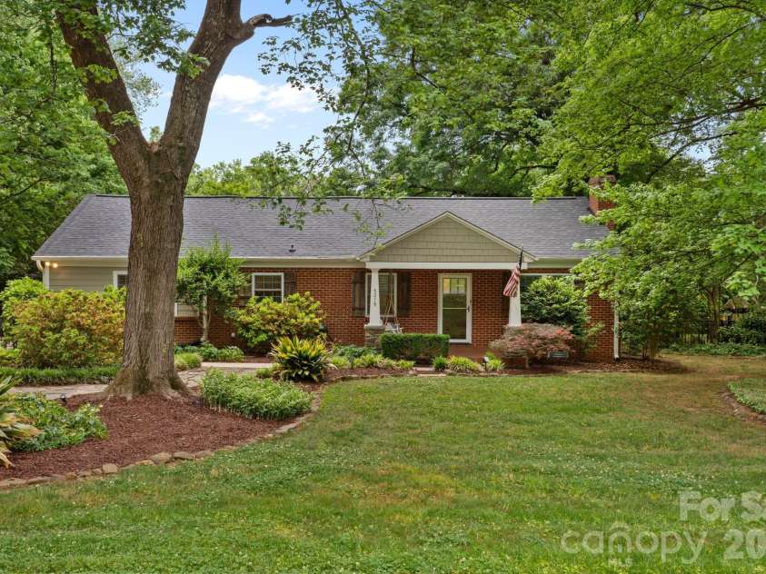 4218 Windemere Lane, Charlotte, NC 28211.  MLS# CAR4358912, YatesRealty ID 22275. 