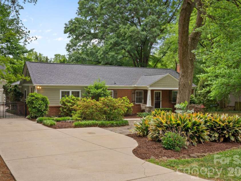 4218 Windemere Lane, Charlotte, NC 28211.  MLS# CAR4358912, YatesRealty ID 22275. 