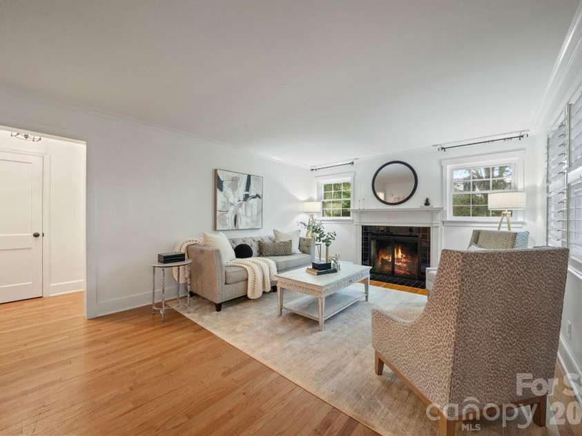 4218 Windemere Lane, Charlotte, NC 28211.  MLS# CAR4358912, YatesRealty ID 22275. 