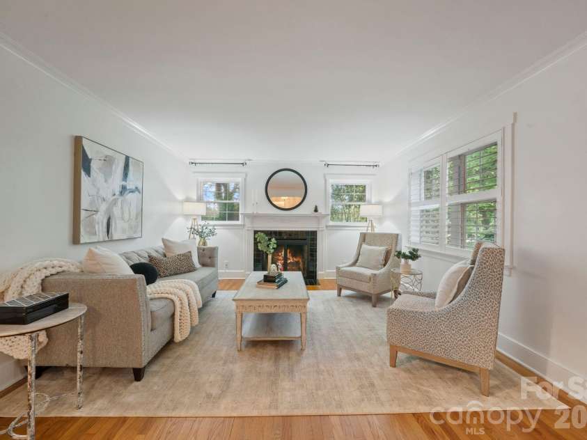 4218 Windemere Lane, Charlotte, NC 28211.  MLS# CAR4358912, YatesRealty ID 22275. 