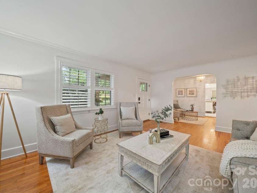 4218 Windemere Lane, Charlotte, NC 28211.  MLS# CAR4358912, YatesRealty ID 22275. 