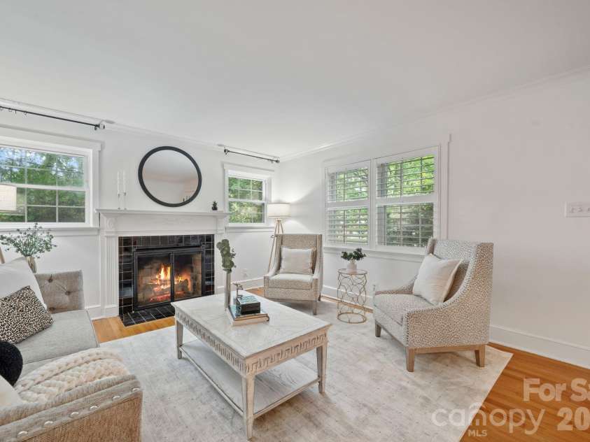 4218 Windemere Lane, Charlotte, NC 28211.  MLS# CAR4358912, YatesRealty ID 22275. 