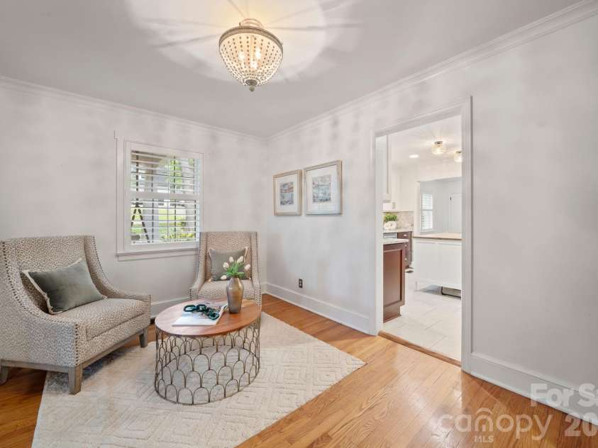 4218 Windemere Lane, Charlotte, NC 28211.  MLS# CAR4358912, YatesRealty ID 22275. 