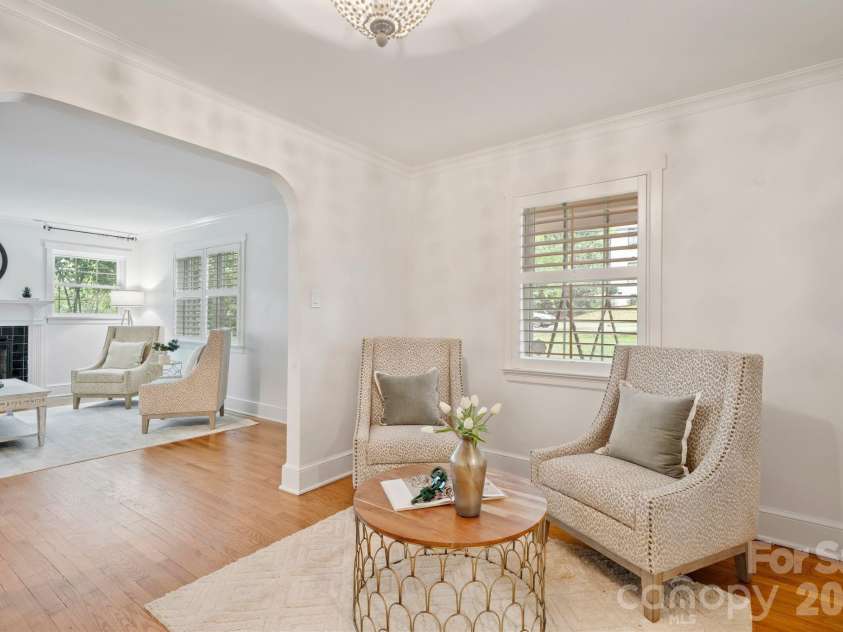 4218 Windemere Lane, Charlotte, NC 28211.  MLS# CAR4358912, YatesRealty ID 22275. 