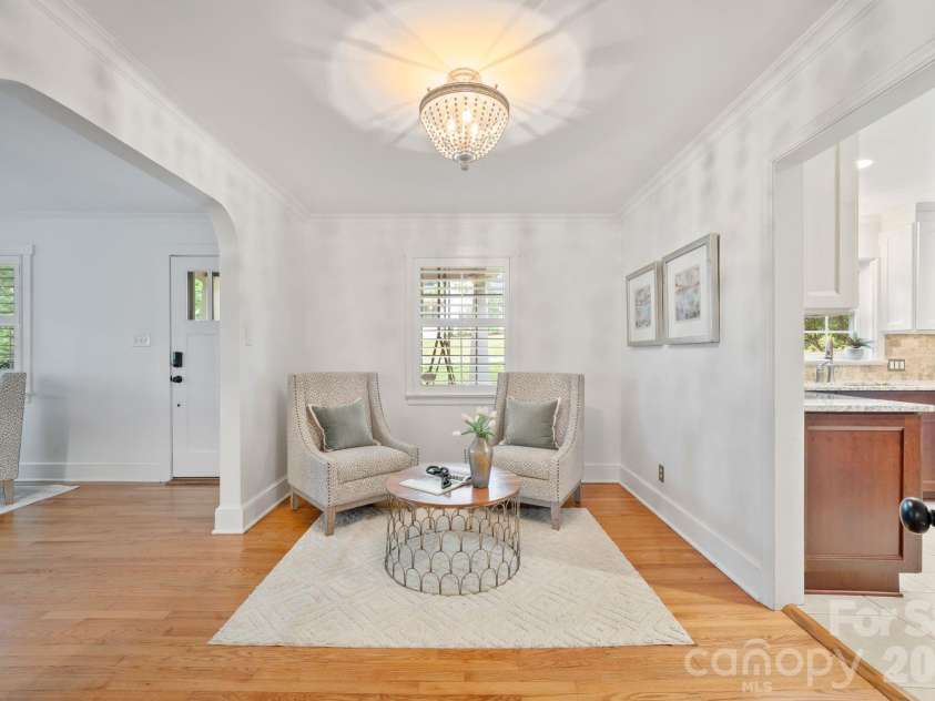 4218 Windemere Lane, Charlotte, NC 28211.  MLS# CAR4358912, YatesRealty ID 22275. 