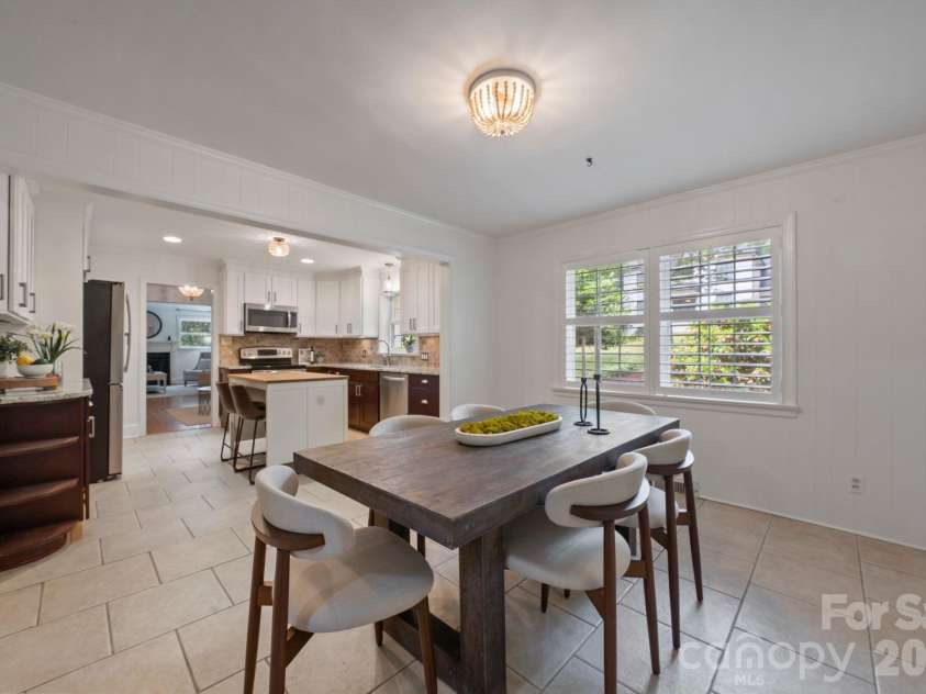 4218 Windemere Lane, Charlotte, NC 28211.  MLS# CAR4358912, YatesRealty ID 22275. 