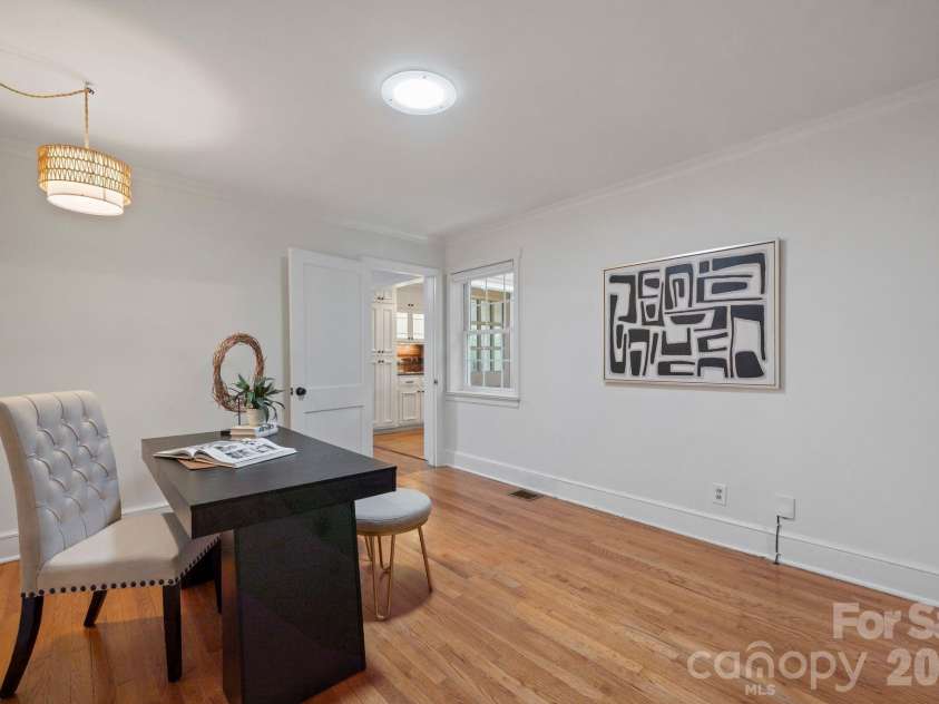 4218 Windemere Lane, Charlotte, NC 28211.  MLS# CAR4358912, YatesRealty ID 22275. 