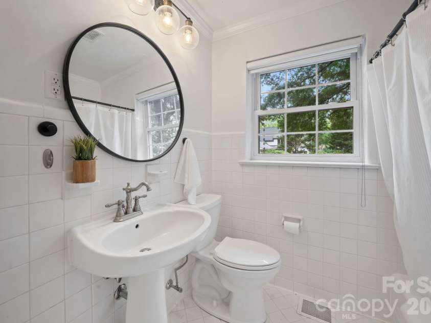 4218 Windemere Lane, Charlotte, NC 28211.  MLS# CAR4358912, YatesRealty ID 22275. 