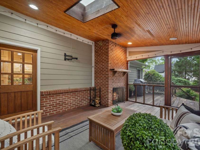 4218 Windemere Lane, Charlotte, NC 28211.  MLS# CAR4358912, YatesRealty ID 22275. 
