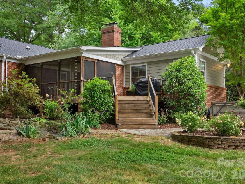 4218 Windemere Lane, Charlotte, NC 28211.  MLS# CAR4358912, YatesRealty ID 22275. 