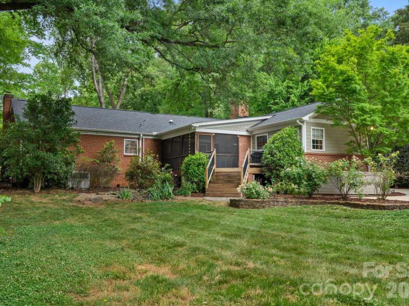 4218 Windemere Lane, Charlotte, NC 28211.  MLS# CAR4358912, YatesRealty ID 22275. 
