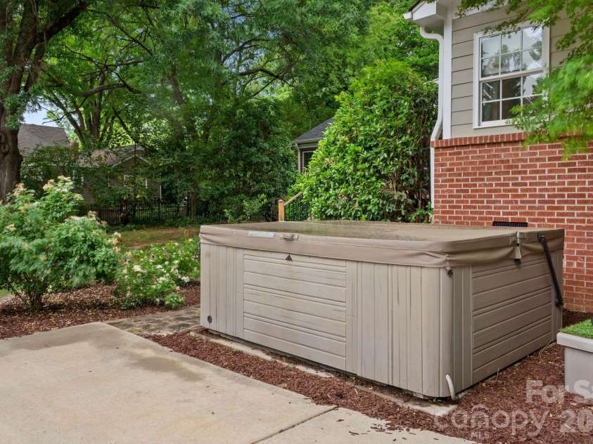 4218 Windemere Lane, Charlotte, NC 28211.  MLS# CAR4358912, YatesRealty ID 22275. 