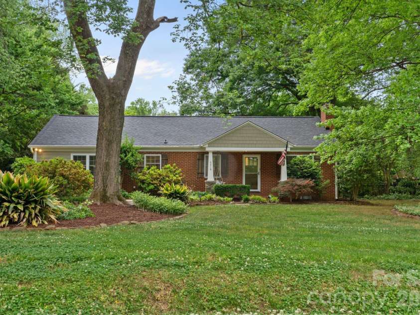 4218 Windemere Lane, Charlotte, NC 28211.  MLS# CAR4358912, YatesRealty ID 22275. 