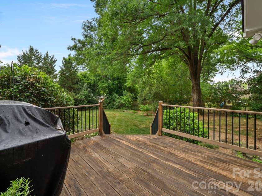 4218 Windemere Lane, Charlotte, NC 28211.  MLS# CAR4358912, YatesRealty ID 22275. 