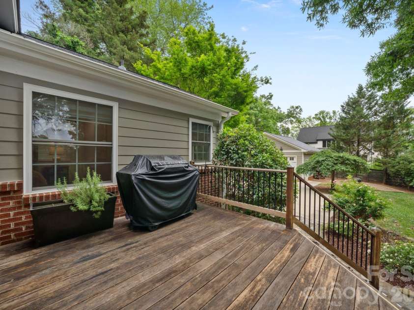 4218 Windemere Lane, Charlotte, NC 28211.  MLS# CAR4358912, YatesRealty ID 22275. 