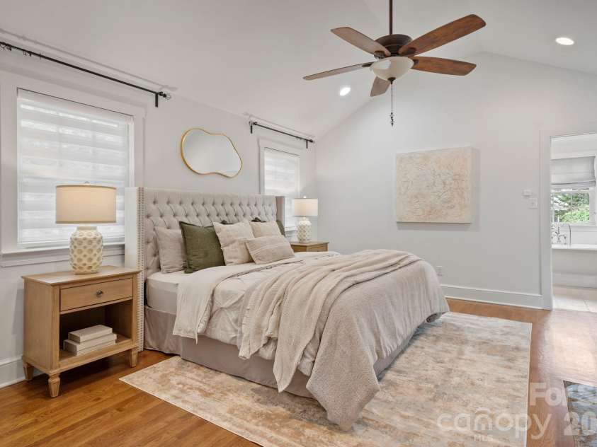 4218 Windemere Lane, Charlotte, NC 28211.  MLS# CAR4358912, YatesRealty ID 22275. 