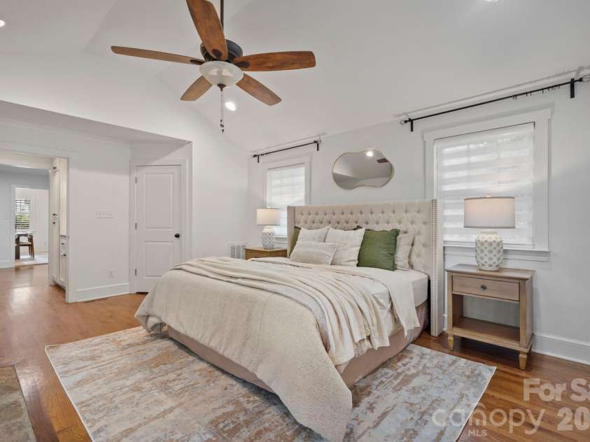 4218 Windemere Lane, Charlotte, NC 28211.  MLS# CAR4358912, YatesRealty ID 22275. 