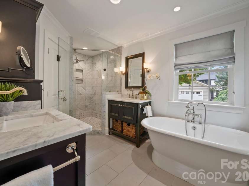 4218 Windemere Lane, Charlotte, NC 28211.  MLS# CAR4358912, YatesRealty ID 22275. 