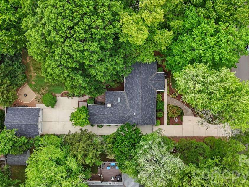 4218 Windemere Lane, Charlotte, NC 28211.  MLS# CAR4358912, YatesRealty ID 22275. 