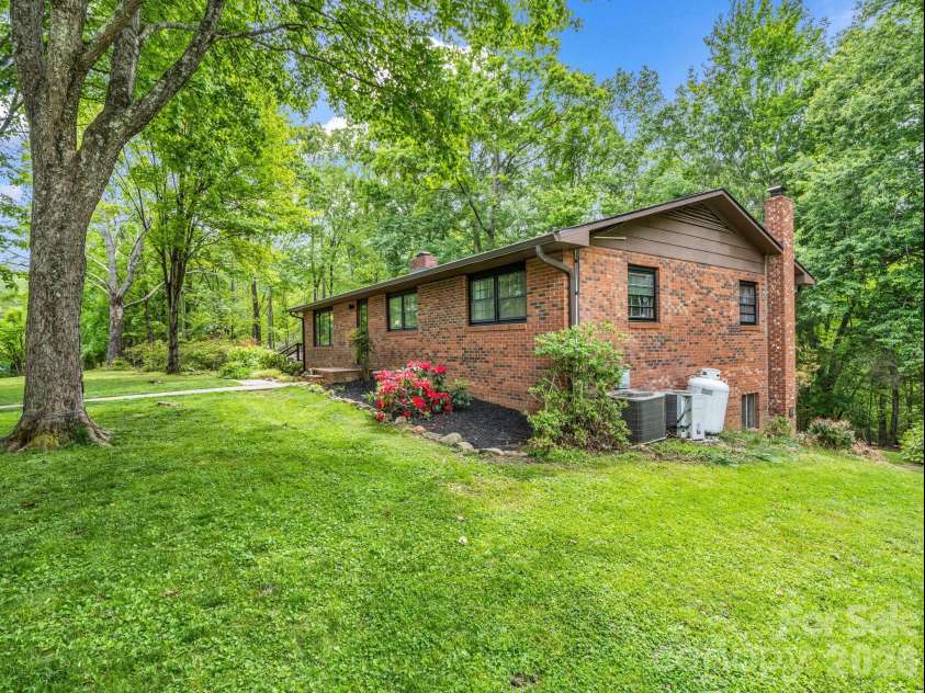 92 Greenwood Acres Drive, Mills River, NC 28759.  MLS# CAR4379255, YatesRealty ID 22276. 