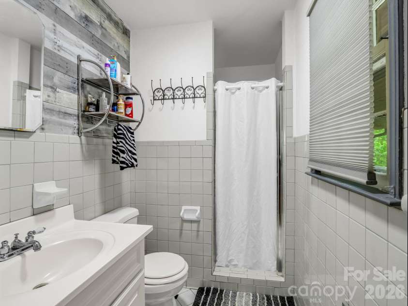 92 Greenwood Acres Drive, Mills River, NC 28759.  MLS# CAR4379255, YatesRealty ID 22276. Primary bathroom