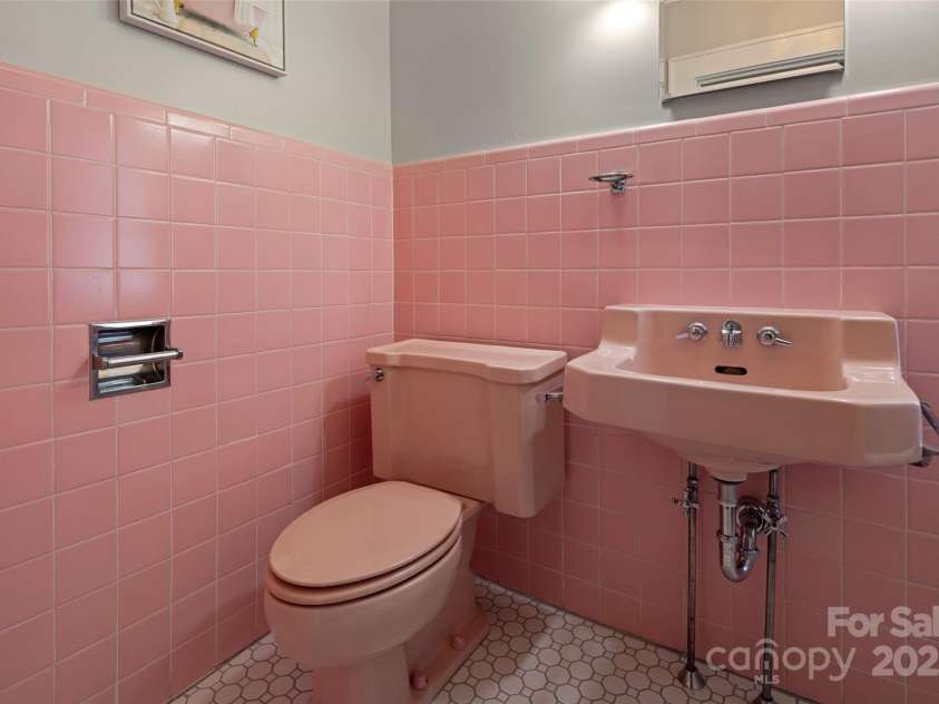 139 Neely Road, Brevard, NC 28712.  MLS# CAR4190177, YatesRealty ID 22278. 