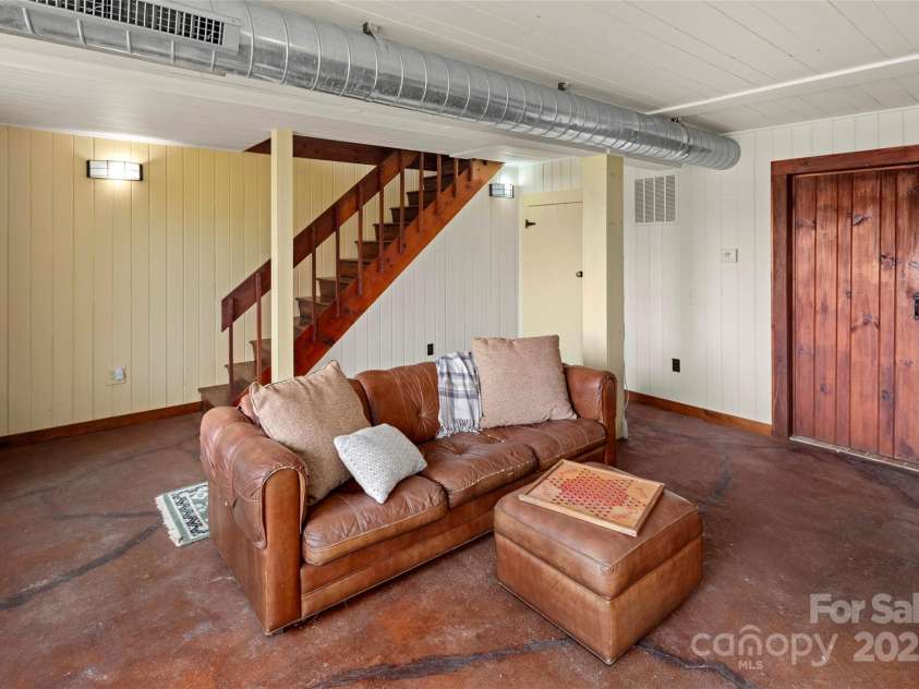 139 Neely Road, Brevard, NC 28712.  MLS# CAR4190177, YatesRealty ID 22278. 