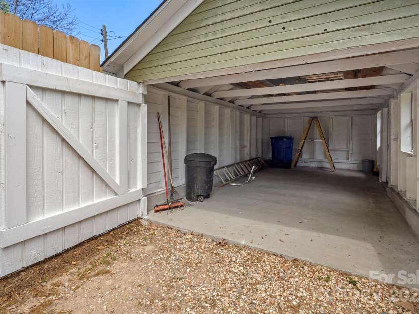 139 Neely Road, Brevard, NC 28712.  MLS# CAR4190177, YatesRealty ID 22278. 