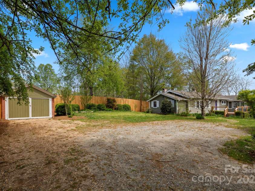 139 Neely Road, Brevard, NC 28712.  MLS# CAR4190177, YatesRealty ID 22278. 