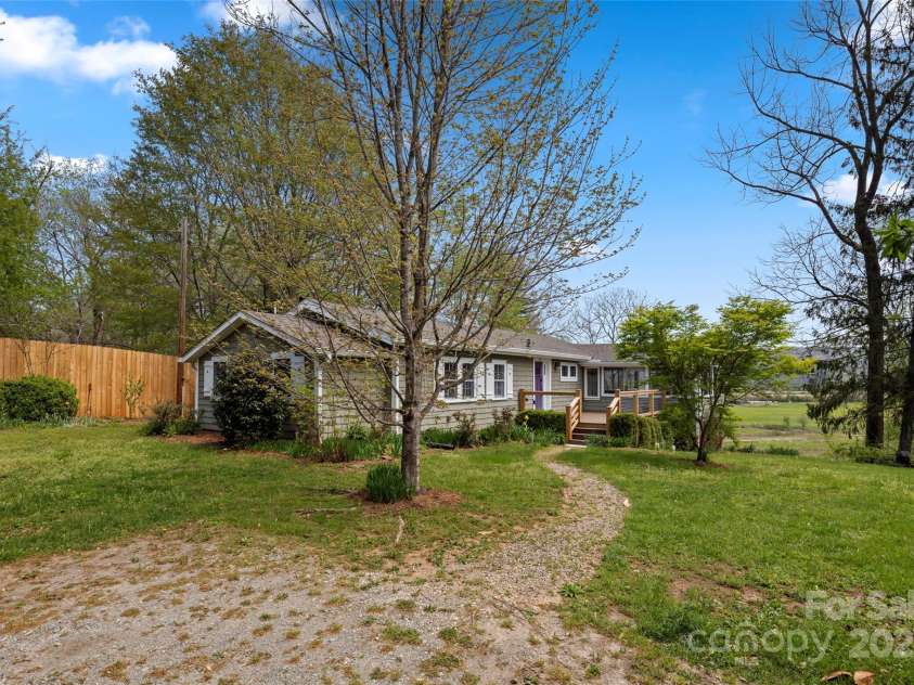 139 Neely Road, Brevard, NC 28712.  MLS# CAR4190177, YatesRealty ID 22278. 