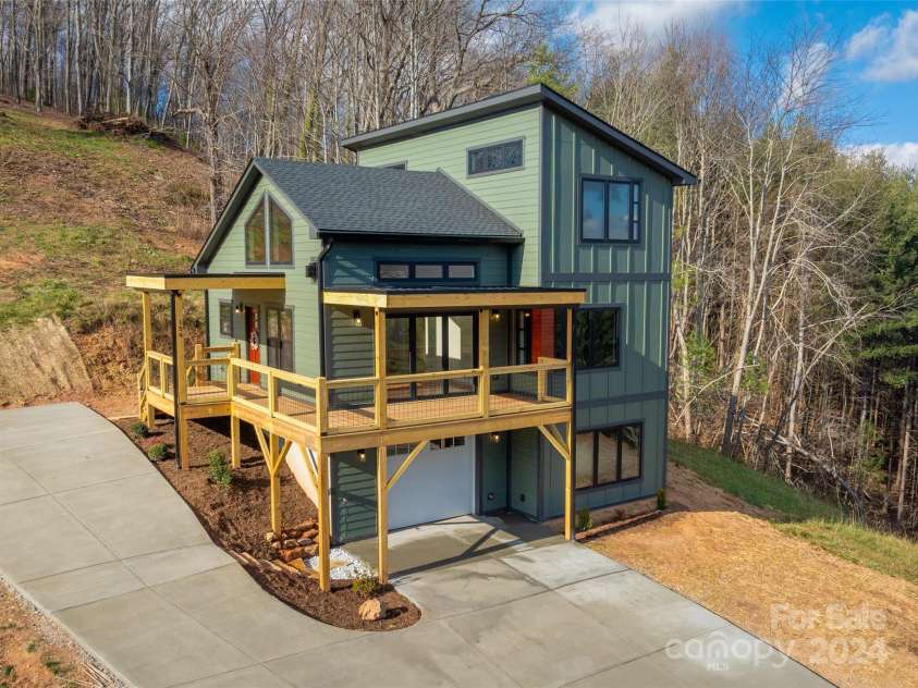 154 Aster Ridge Drive, Waynesville, NC 28786.  MLS# CAR4205694, YatesRealty ID 22279. 