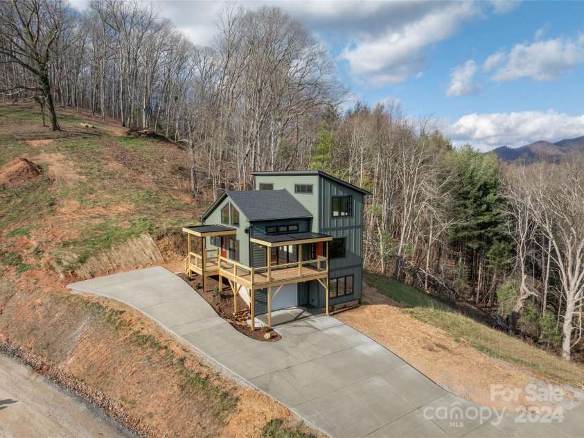 154 Aster Ridge Drive, Waynesville, NC 28786.  MLS# CAR4205694, YatesRealty ID 22279. 